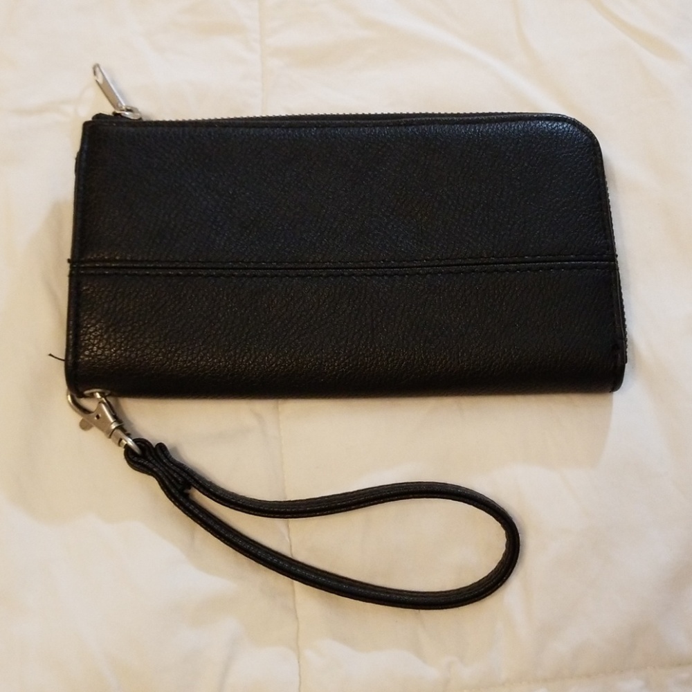 Black wristlet